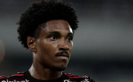 Contratação de Vitinho pelo Vasco está sem definição e negócio não deve acontecer