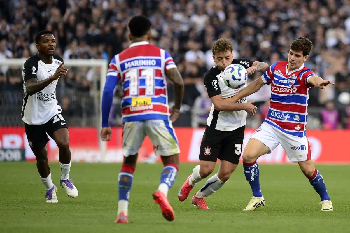 Corinthians esbarra em limitações do elenco, mas merecia uma melhor sorte contra o Fortaleza