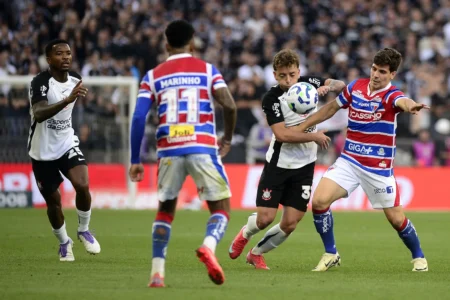 Corinthians esbarra em limitações do elenco, mas merecia uma melhor sorte contra o Fortaleza