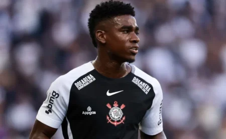 Corinthians pode devolver Félix a Santos Laguna para evitar transferência fora de janela.