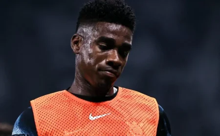 Corinthians sofre 'transferência banida' da Fifa por não pagamento de Félix Torres ao Santos Laguna