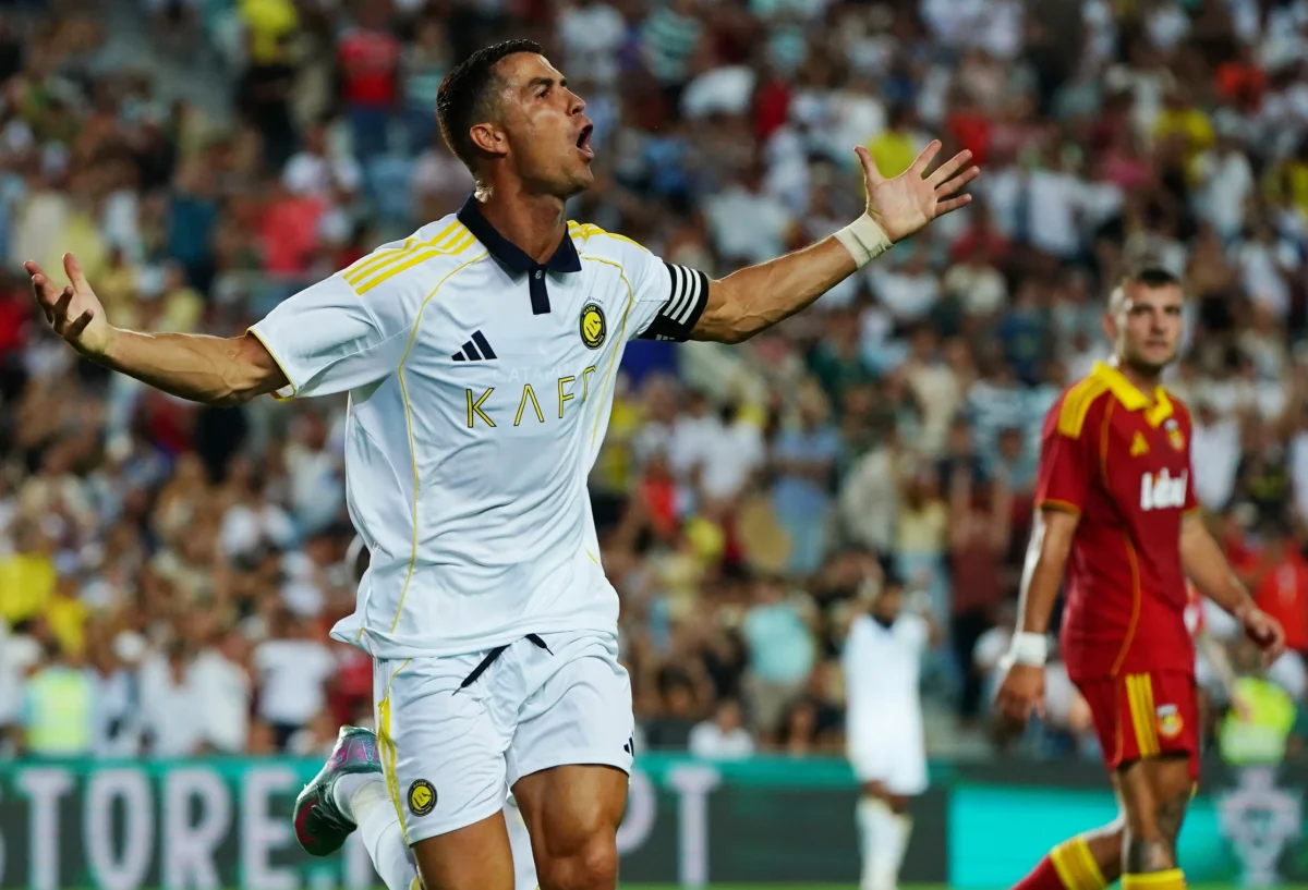 Cristiano Ronaldo faz três e Al-Nassr golea o Rio Ave.
