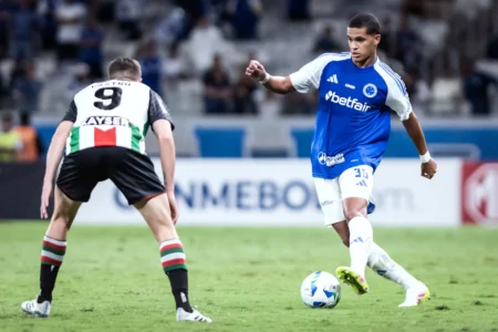 Cruzeiro Evita Desfalque de Lateral de 16 Anos no Brasileiro