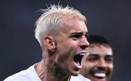 Empresário de Roger Guedes viaja ao Qatar para tentar encerrar transferência para o Grêmio e encerrar novela