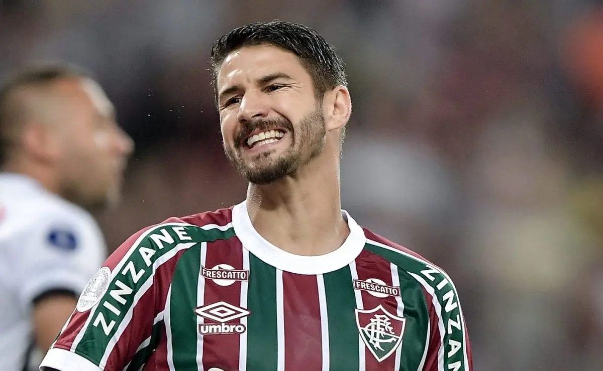 Everaldo se Torna "Ronaldo Fenômeno" no Fluminense após Vitória Contra o Grêmio