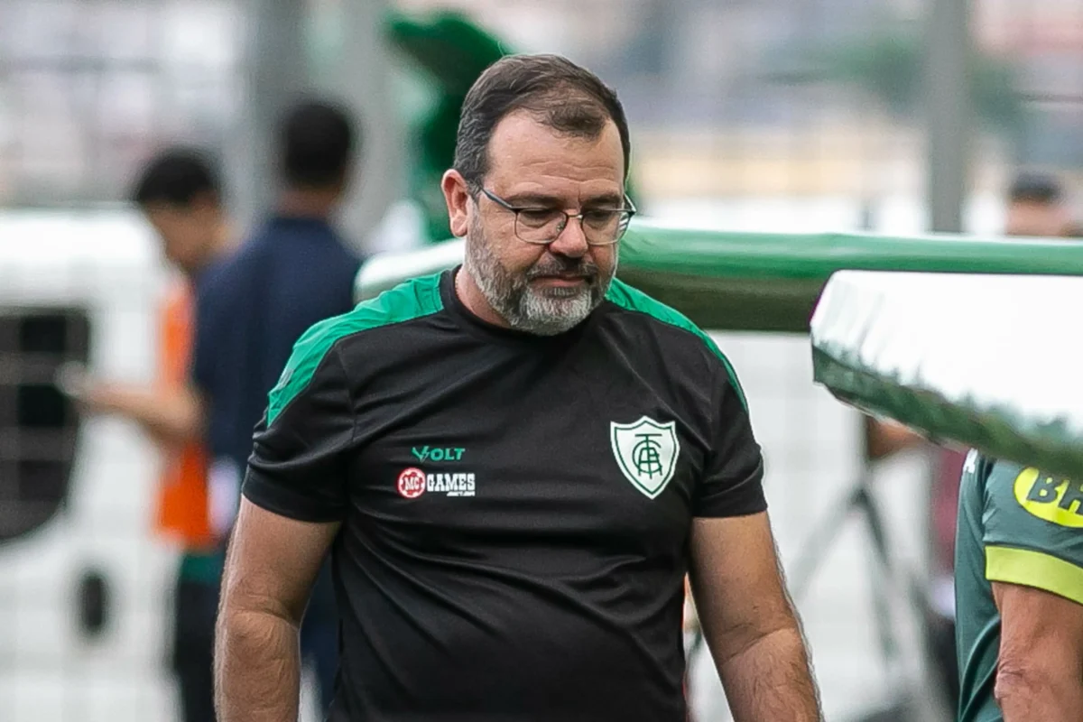 Ex-presidente do América-MG é responsável pela demissão do jogador Enderson Moreira.