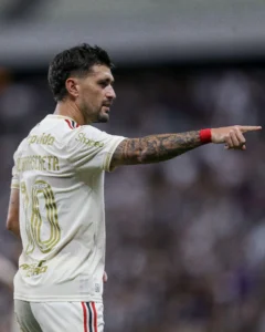 Exame não detecta lesão, e Arrascaeta está livre para jogar contra o Atlético-MG
