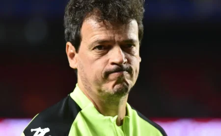 Fernando Diniz registra aproveitamento abaixo de 30% no Vasco no Campeonato Brasileiro entre 2024 e 2025