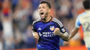 Fluminense negocia contratação do argentino Luciano Acosta, camisa 10 do FC Dallas