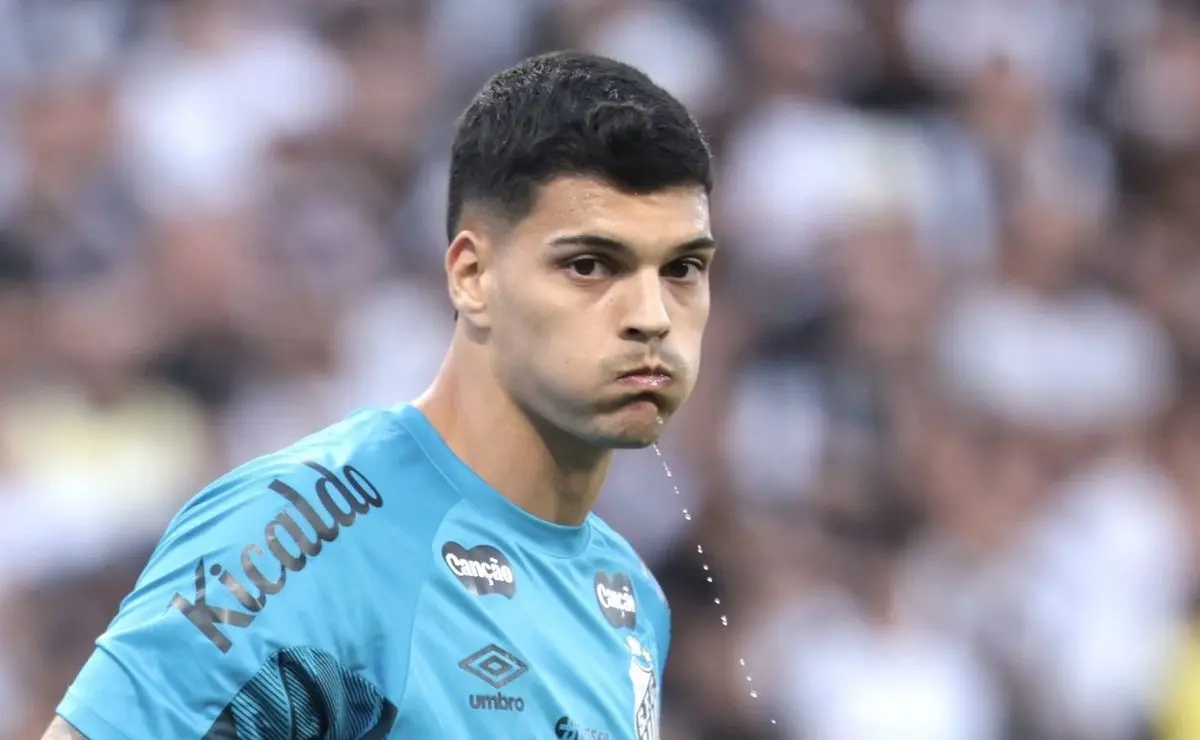 "Gabriel Brazão é alvo do Flamengo e sua valorização persiste no mercado de futebol; Santos está atento à situação"