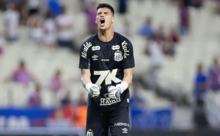 Gabriel Brazão é destaque na vitória do Santos sobre o Juventude