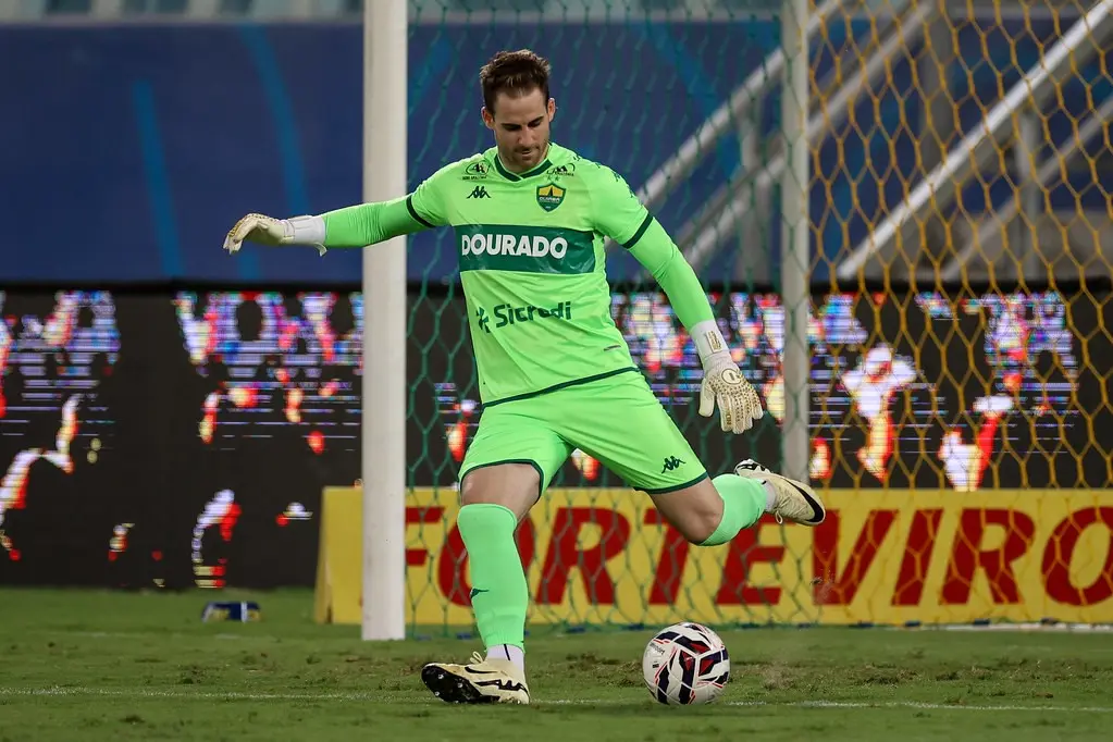 Goleiro do Cuiabá, Mateus Pasinato passa por cirurgia e confirma ausência na temporada