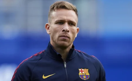 "Grêmio considera enviar proposta oficial por Valentín Carboni, além de Arthur"
