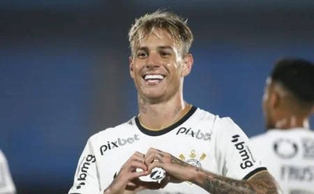 Grêmio já tem tudo acertado para anunciar o volante Roger Guedes, craca imprensa do Oriente Médio