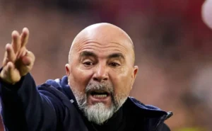Jorge Sampaoli está negociando e pede a contratação de dois zagueiros no mercado de futebol ao Santos