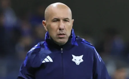 Leonardo Jardim critica o estado do gramado do Nilton Santos após vitória sobre o Botafogo.