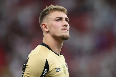 Léo Linck Tem Primeira Chance no Botafogo em Partida de Eliminatórias