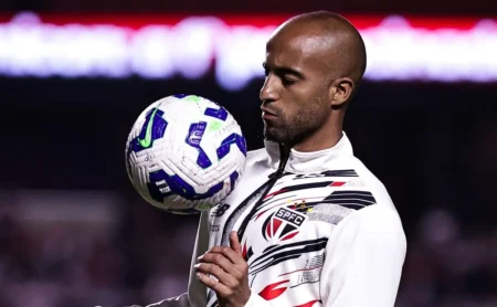Lucas Moura evolui bem e pode antecipar retorno ao São Paulo