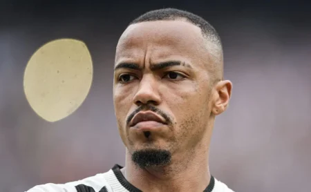 Marlon Freitas sofre concussão e é levado de ambulância após classificação do Botafogo
