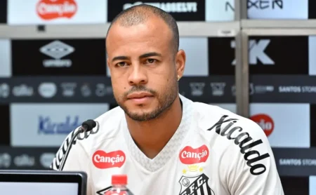 Mayke destaca importância de duelo entre Santos e Juventude no Brasileirão: “Temos que correr para vencer”