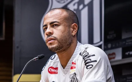 Mayke revela seu retorno ao Santos e compartilha preferência pelo gramado