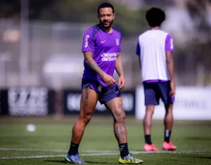 ### Memphis citou jogadores "agressivos nos treinos" do Corinthians