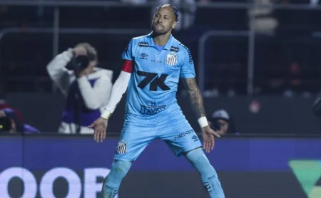 Neymar se Irrita com Jornalista no Morumbi Após Ser Provocado e Chamado de Vacilão