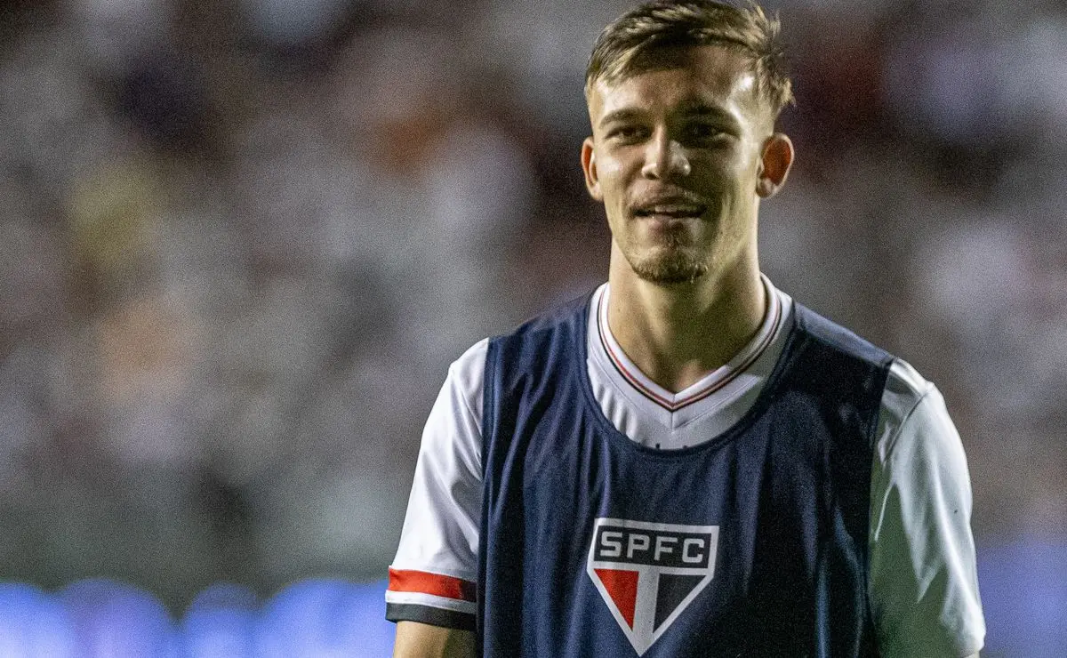 Novo Titulo: Crespo Testa Negrucci como Zagueiro e Melhora a Defesa do São Paulo