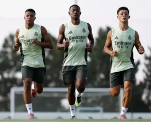 O Elenco de Real Madrid Chega a Seu Ponto de Jogadores Mais Jovens no Século XXI