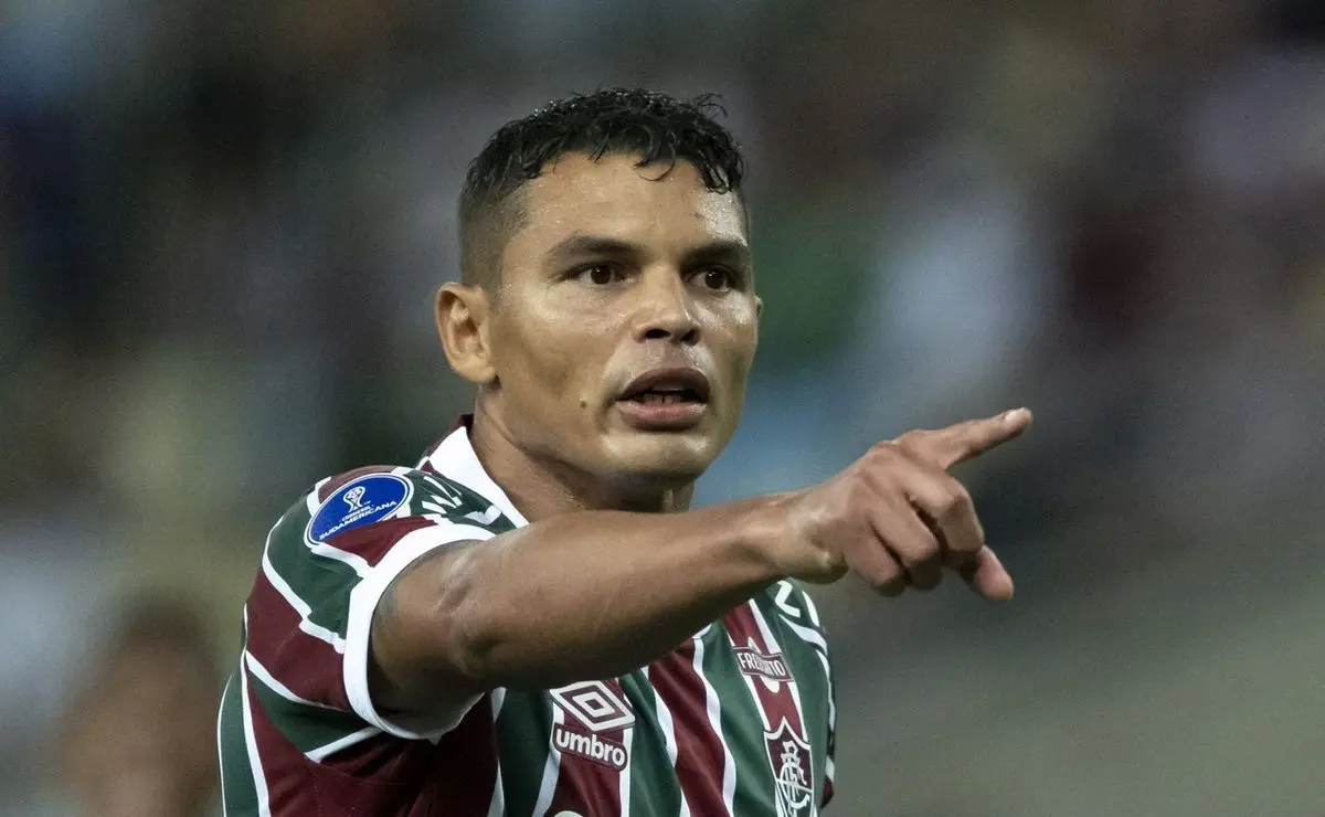 "O Pilar Defensivo do Fluminense: Thiago Silva Lidera Caminho para Vitória Contra o Grêmio"
