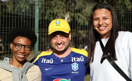 Pretinha e Zizi visitam Seleção e motivam atletas antes da final