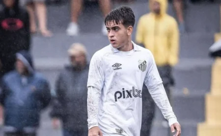 Promessa da base do Santos, Matheus Lima é contratado pelo time A' Ali SC, do Catar