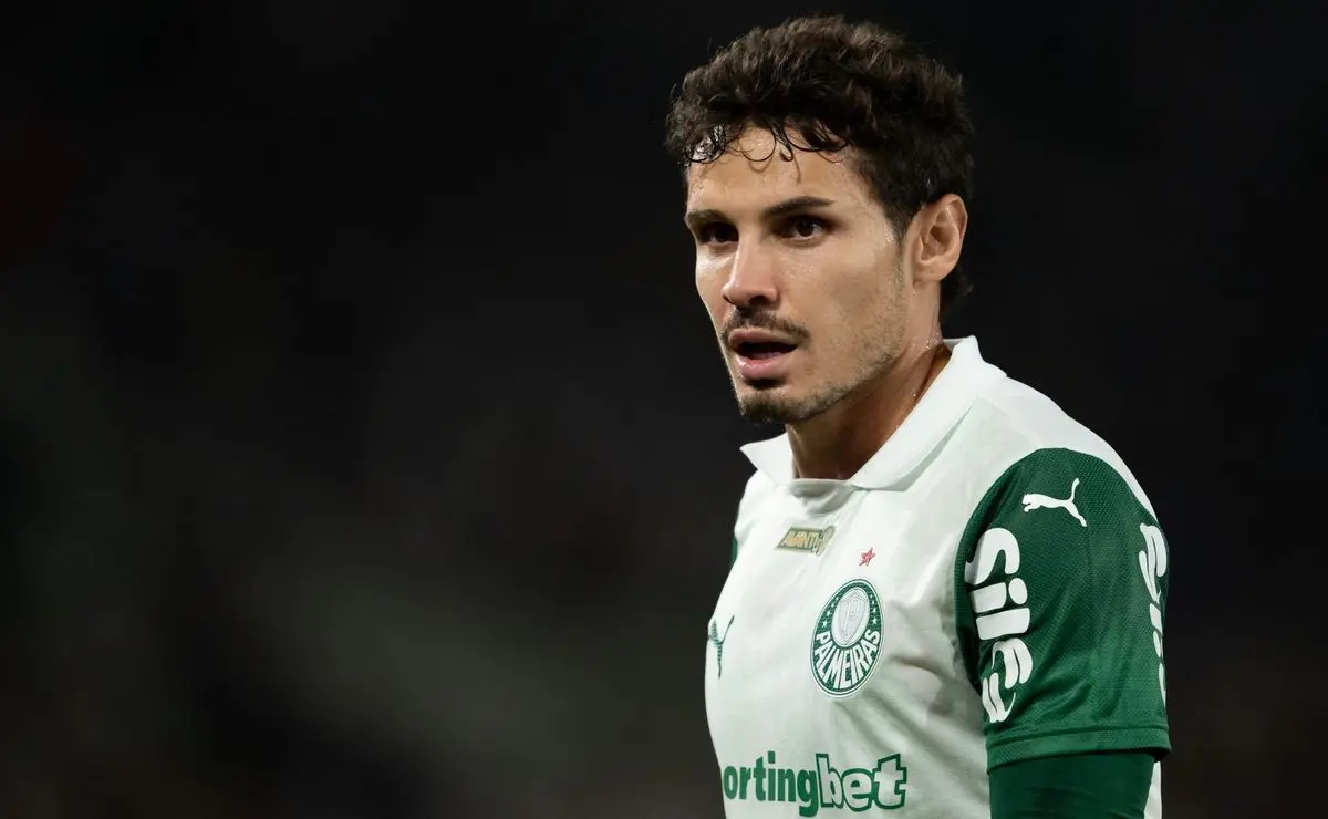 Raphael Veiga em busca de espaço e chance contra o Vitória