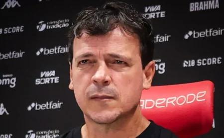 "Rayan recebe sondagens do PSG e pode deixar Vasco sem Fernando Diniz na próxima temporada"