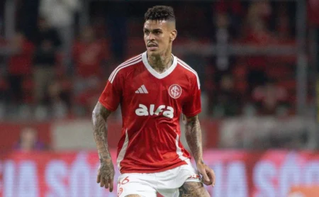 Richard sofre de trauma craniano e desfalca o Inter contra o Bragantino.