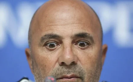 "Sampaoli já interfere nos bastidores e exige a permanência de Zé Ivaldo no Santos, diz especialista"