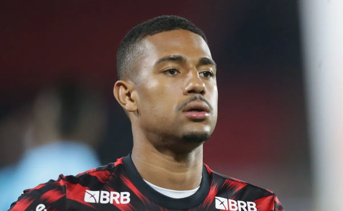 "Samuel Lino faz boa estreia e desempenho impressiona no Flamengo x Atlético-MG"