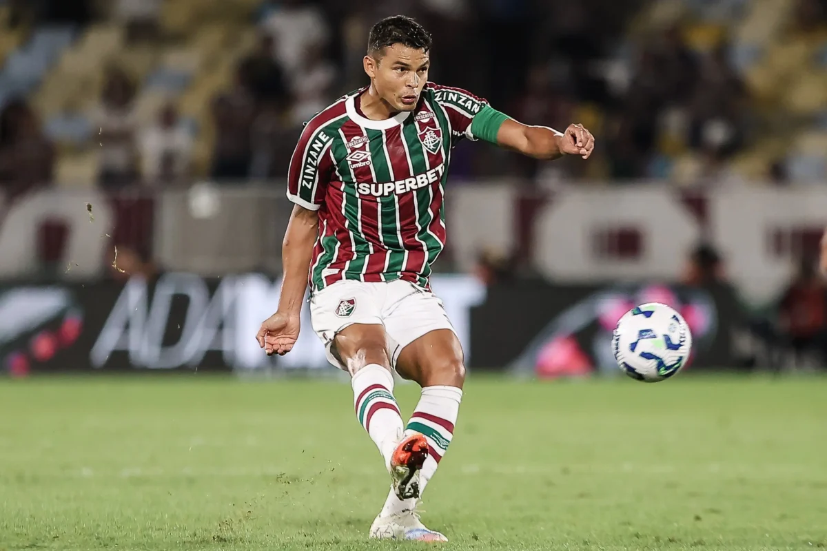 Thiago Silva pode desfalcar o Fluminense em até oito jogos e ameaçar o título.