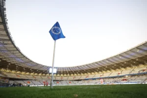 "Treinador do Cruzeiro critica o estado do gramado do Mineirão"