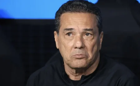 Vanderlei Luxemburgo projeta partida Inter x Fluminense e cita ausência de Thiago Silva: “Pode ser um problema”