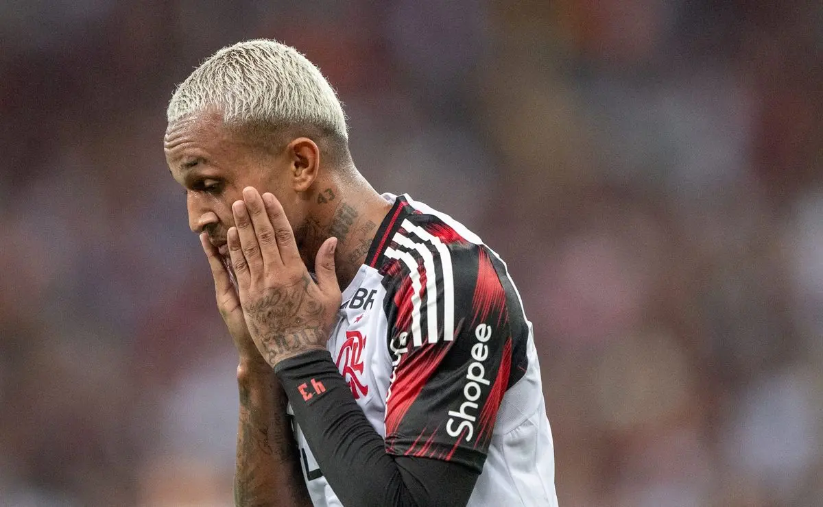 Wesley, ex-jogador do Flamengo, é criticado por jornal após amistoso pela Roma