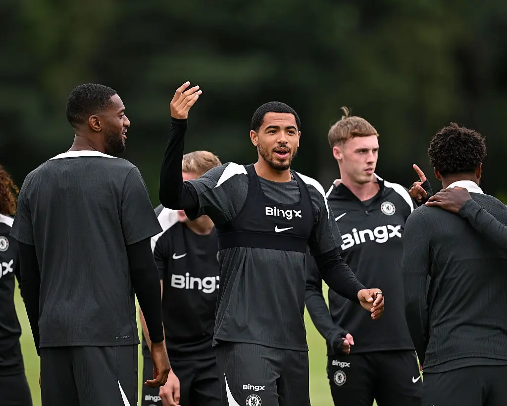 "Zagueiro do Chelsea passa por cirurgia no joelho e fica afastado por tempo prolongado"