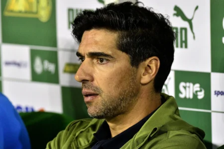 "Abel elogia Palmeiras e troca por Andreas: 'Era um time que tinha dinheiro'"