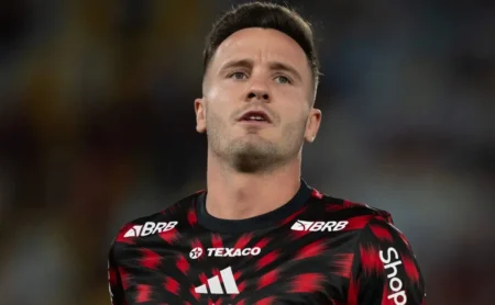 Adaptação de Saúl ao Flamengo impressiona com aulas de português, disciplina e jogos de basquete aceleram o entrosamento