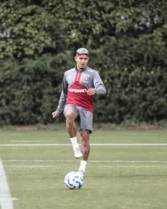 Alan Franco reassinando com o São Paulo