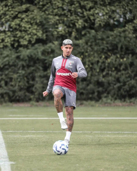 Alan Franco reassinando com o São Paulo
