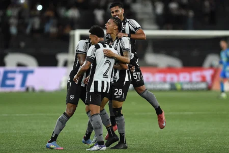 Análise: Botafogo vence com estilo e convence em goleada sobre o Bragantino; Davide mostra alternativas
