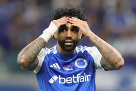Análise: Cruzeiro tem "facas e queijos na mão", perde gás e deixa o Flamengo desgarrar na tabela