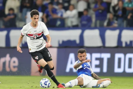 Análise: São Paulo minimiza desfalques, brilha no jogo, mas é vítima do azar no Mineirão.