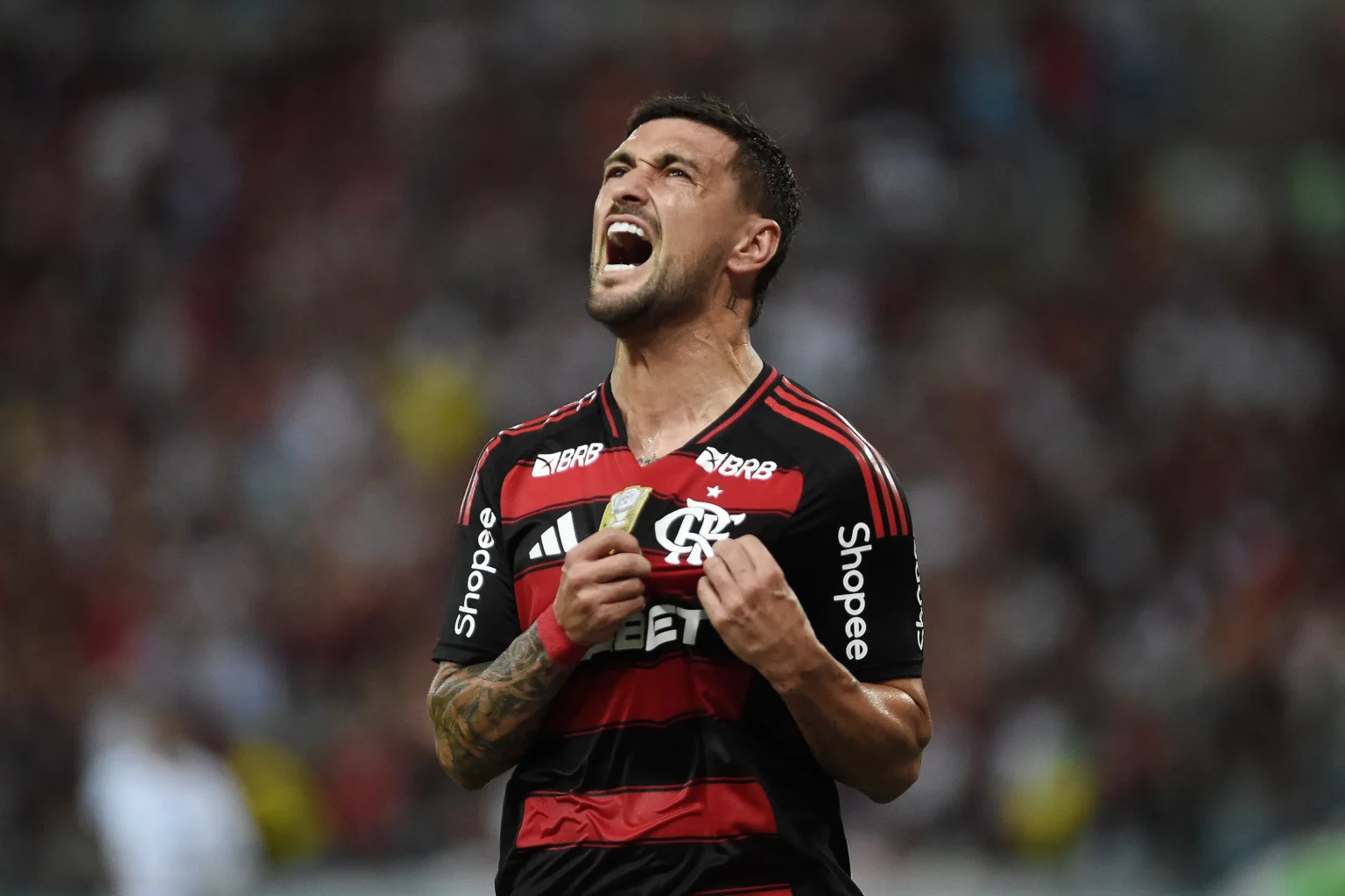 Arrascaeta se consolida como jogador mais decisivo do Flamengo no ano em que supera a concorrente